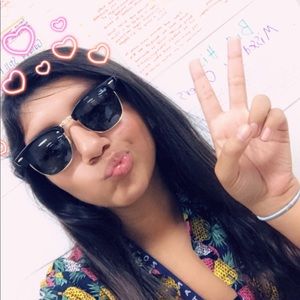 Meet your Posher, Isela